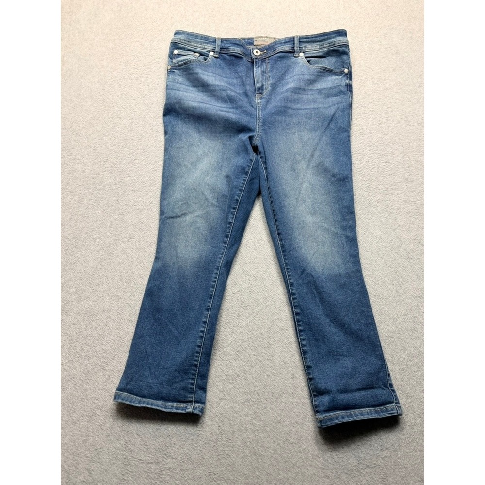 Torrid Womens Mid Rise Crop Jeans Medium Wash Denim Blue Size 16 Stretch 3835